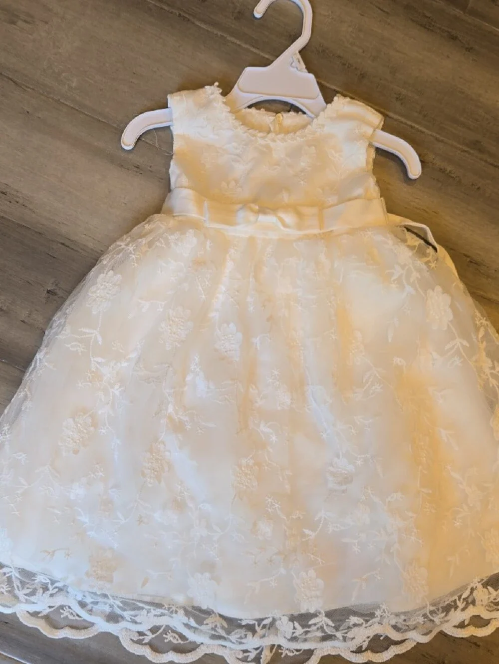 White Girl Dress with Satin Bow, Like New, 12 Month
